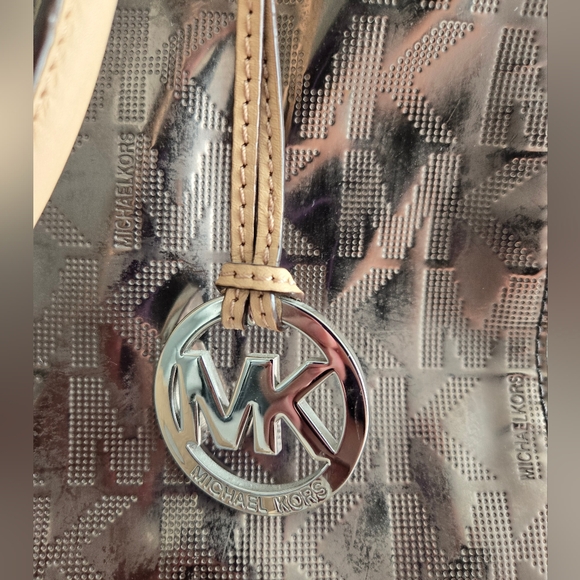 Michael Kors MK Signature Women's Mirror Metallic Sliver Satchel handbag - Picture 2 of 7